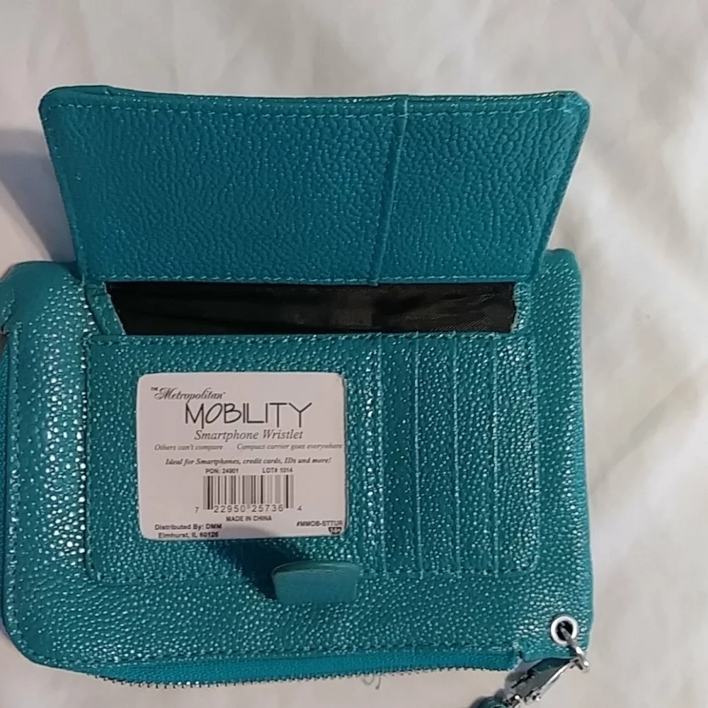 Mobility smartphone wristlet